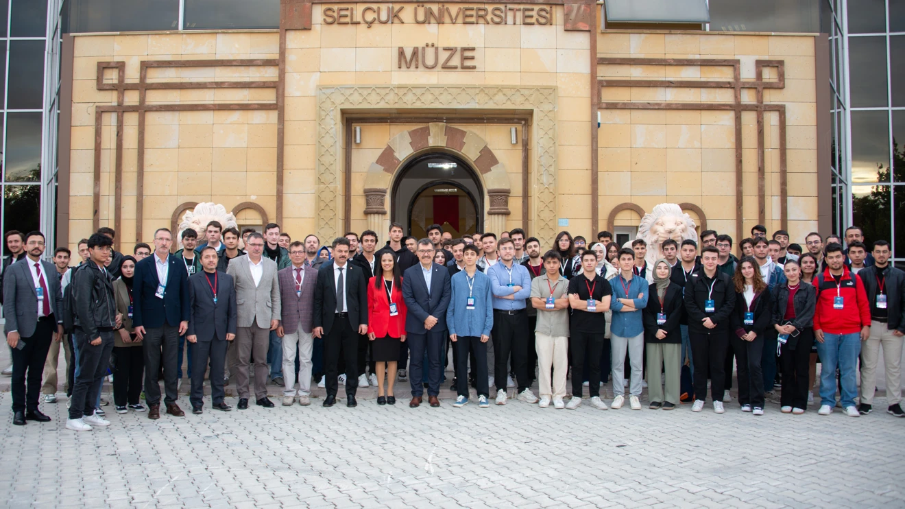 Prof. Dr. Hasan Mandal, Selçuk Üniversitesinde öğrencilerle buluştu